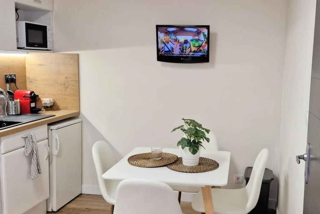 Lourde Center Apartment 3 Bed With Parking Лурд Екстериор снимка